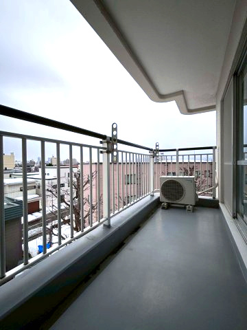 北斗シティB棟のバルコニー
