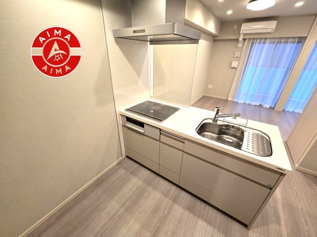 クリオラベルヴィ呉服町のキッチン|ダイニングテーブルへの配膳がラクラク、お料理はかどるカウンター付きシステムキッチン！