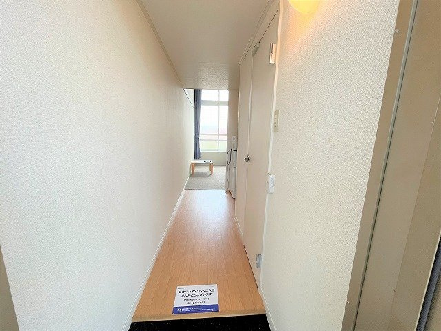 レオパレスエクセレント２号館の玄関