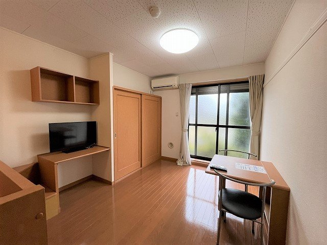 レオパレスショコラⅠの居間・リビング