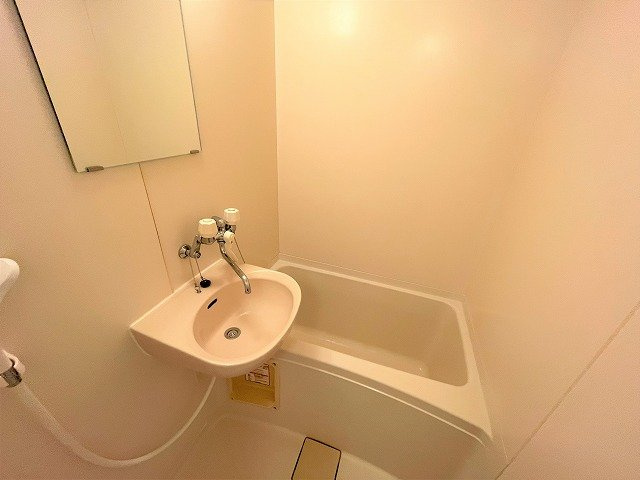 レオパレスロフォスの浴室