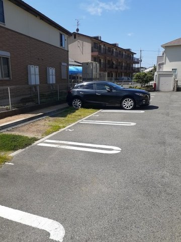 フォンテーヌ２番館の駐車場