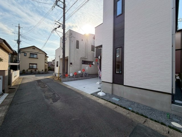 越谷市赤山町新築戸建ての前面道路含む現地写真