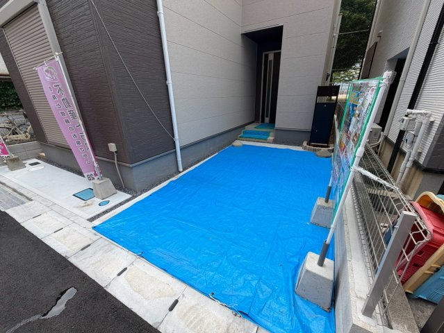 越谷市赤山町新築戸建ての駐車場
