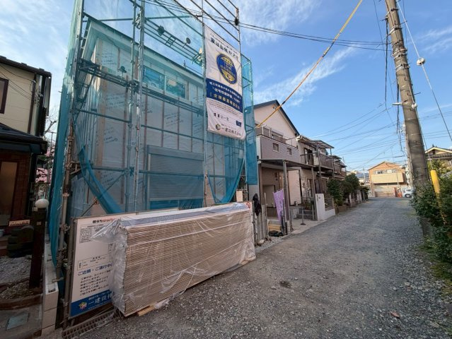 越谷市赤山町新築戸建ての前面道路含む現地写真