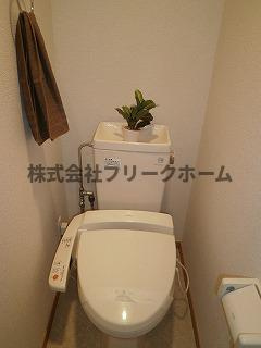 武蔵野市関前４丁目の賃貸マンションのトイレ