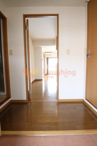 オリーヴァ日ノ出の玄関|収納もある玄関です