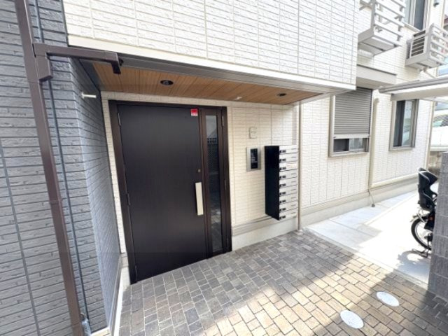 ラポール岡本のエントランス