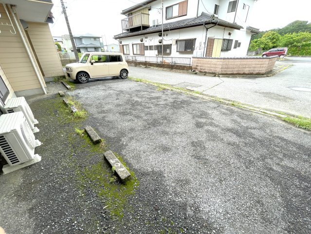 横山ハイツの駐車場