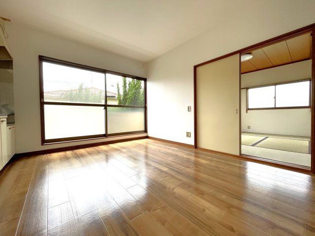 横山ハイツの居間・リビング