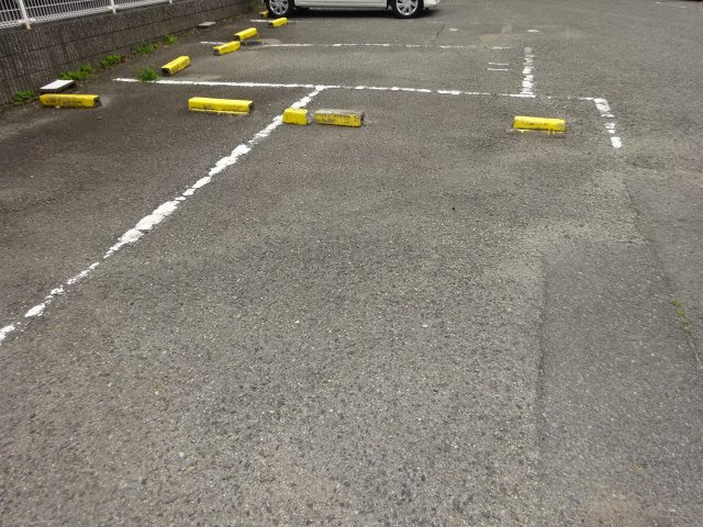 グランドール谷田川の駐車場