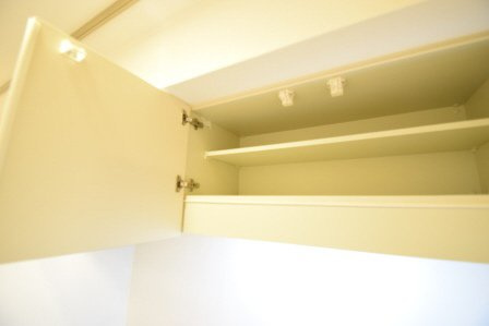 リブリ・ＡＩＴＳＵＮＥのキッチン|キッチン上にも物入れあります