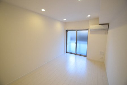 リブリ・ＡＩＴＳＵＮＥの居間・リビング|エアコン付きです