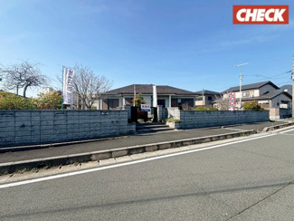 【前面道路含む現地写真】