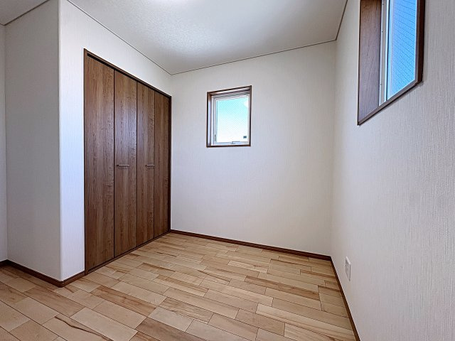 【エコnaホーム】　郡山市横塚6丁目　芳賀小・第四中の洋室|全居室収納完備でお部屋の中もスッキリ快適！