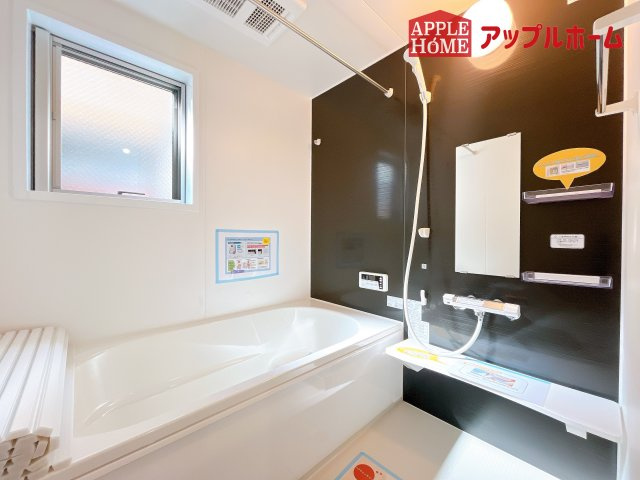 [新築住宅] さいたま市大宮区上小町 1期の浴室|ゆったり1坪サイズのバスルームには、浴室乾燥機を標準完備。衣類乾燥やカビ対策にも便利。いつでも温かいお風呂に入ることができる追い焚き機能も完備です。