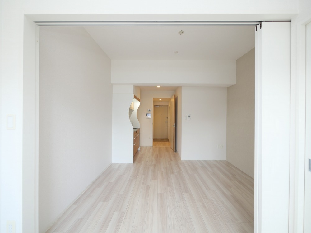 セレニテ三国プリエの洋室