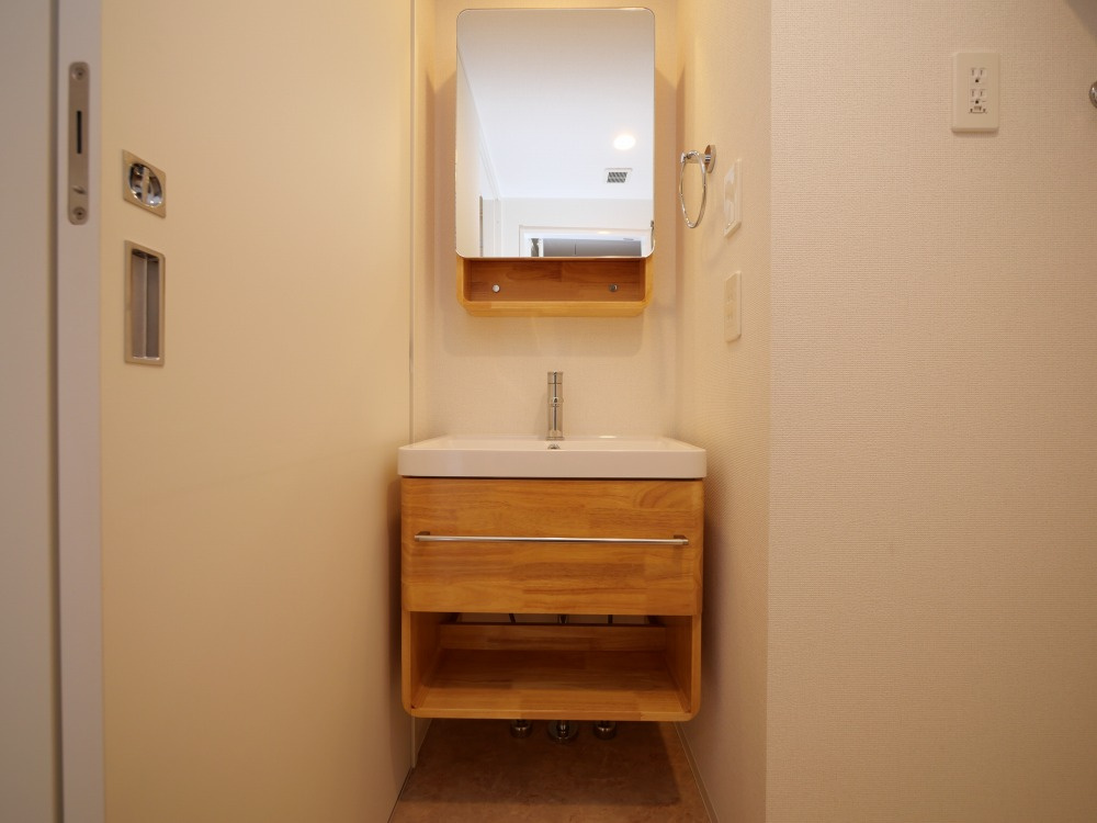 セレニテ三国プリエの独立洗面台