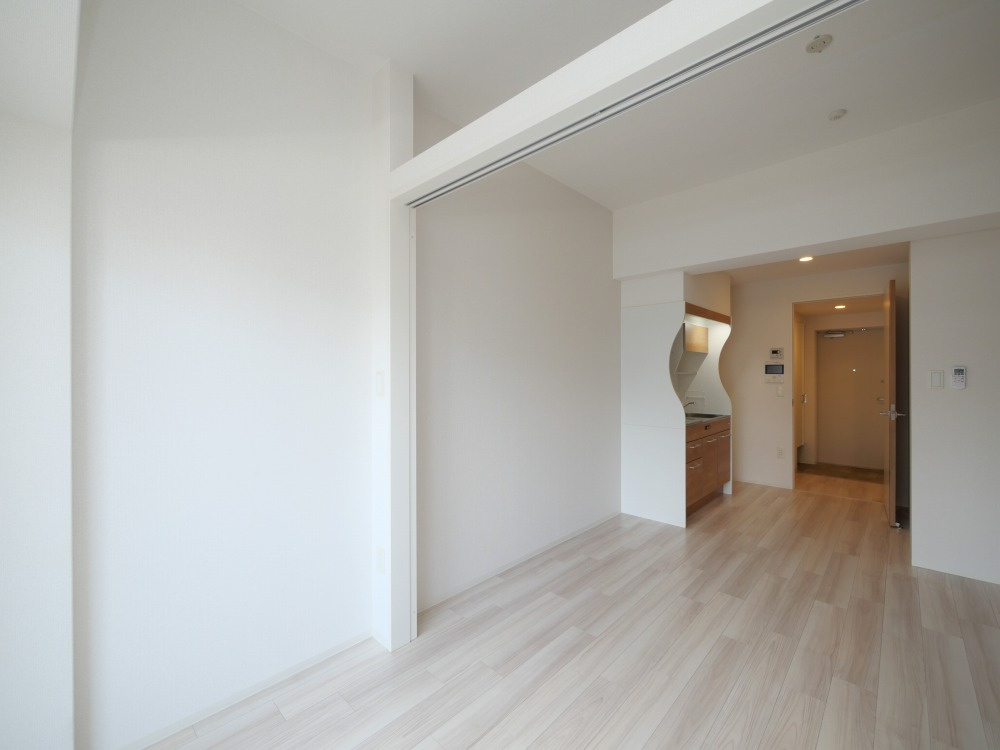 セレニテ三国プリエの洋室