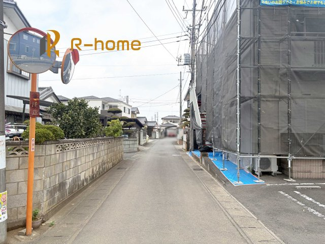 石岡市東光台第4　新築戸建て　1号棟の前面道路含む現地写真|周辺環境も併せて案内致します♪
閑静な住宅地で笑顔あふれる新生活！
ぜひ現地へお越しください♪