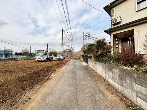 【前面道路含む現地写真】の画像