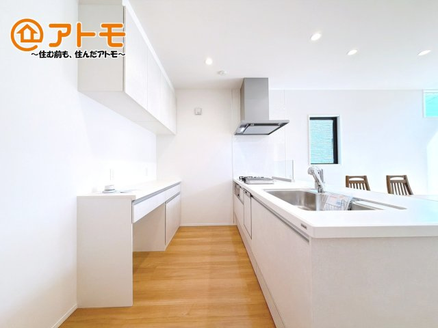 【キッチン】 | 沼津市岡宮　新築一戸建て　2号棟 | 対面タイプならキッチン内にいながらご家族やお客様との会話が楽しめます♪