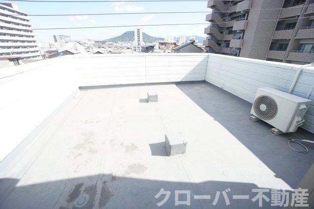 駅前通り京都ビルのバルコニー