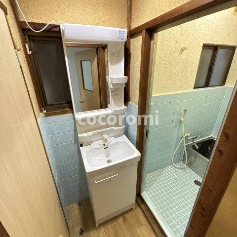 点野５丁目車庫付き貸家の洗面所