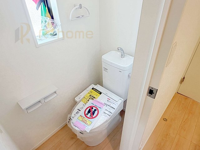 石岡市東光台第4　新築戸建て　2号棟のトイレ|2か所のトイレで忙しい時間帯も安心です！