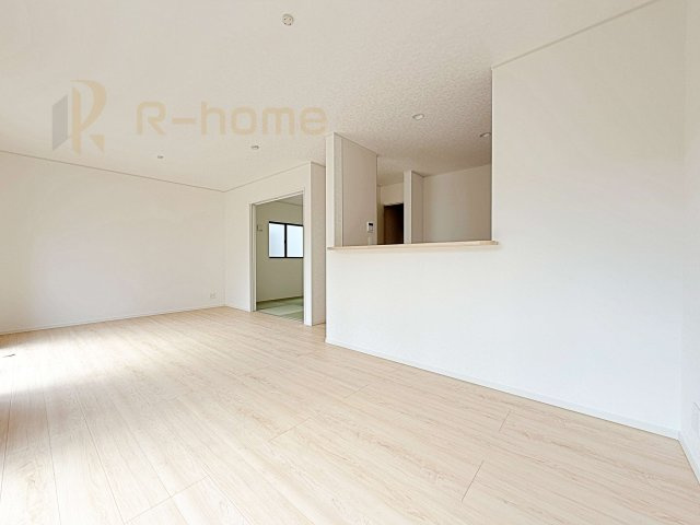 石岡市東光台第4　新築戸建て　2号棟の居間・リビング|広々とした余裕のあるリビングです♪大きな窓からは自然光が届きます。