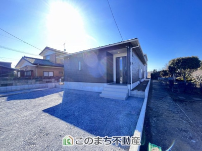 【駐車場】 | CRADLEGARDEN筑西市井上第1　1号棟 | コンクリート舗装された駐車場は雨の時も水たまりにならずに便利です♪
