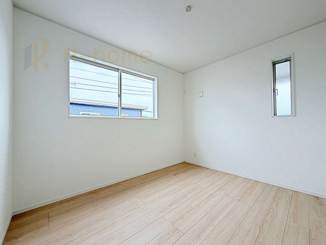 石岡市東光台第4　新築戸建て　3号棟の洋室|2面窓の風通りの良い洋室です♪差し込むあたたかな陽当たりで快適な空間を。