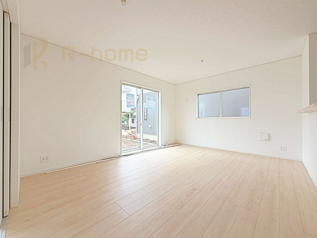 石岡市東光台第4　新築戸建て　3号棟の居間・リビング|広々とした余裕のあるリビングです♪大きな窓からは自然光が届きます。