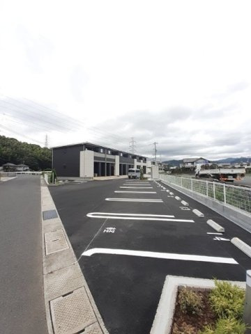 ラテ　ルーナの駐車場