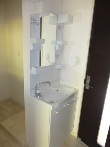 グランデュール柱の独立洗面台|※2013年撮影