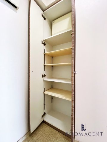 プレシャス妙音通の玄関