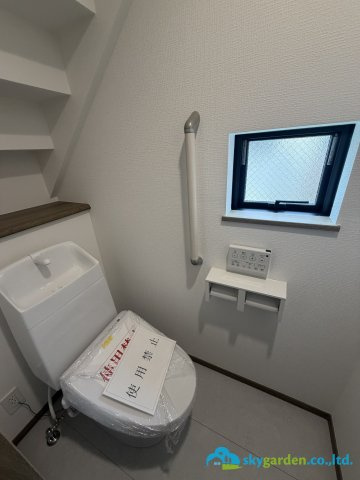 平塚市田村8丁目　新築分譲住宅　全3棟C号棟　のトイレ