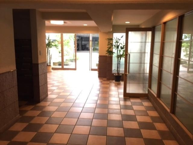 サニーハウス西灘のエントランス