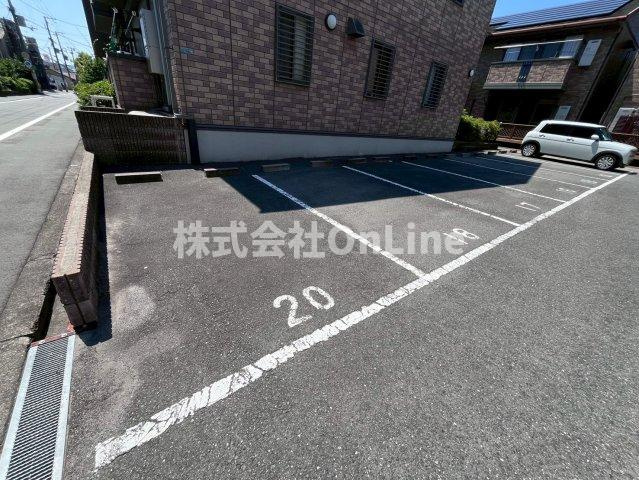 リビングタウン加美北C棟の駐車場