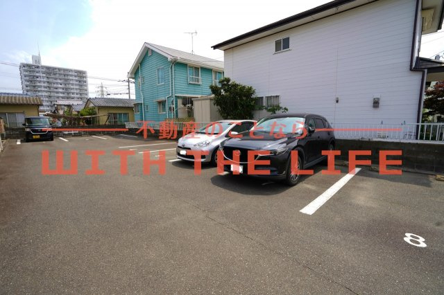 エトワール【キャッシュバック対象物件】の駐車場|駐車場があるので、車を買う予定の方も安心です