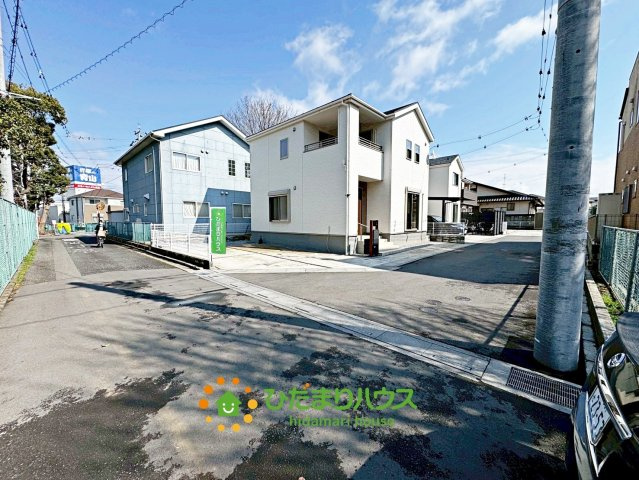久喜市本町7丁目　中古一戸建て　の前面道路含む現地写真