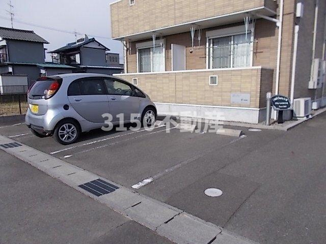 グランシャリオⅡの駐車場