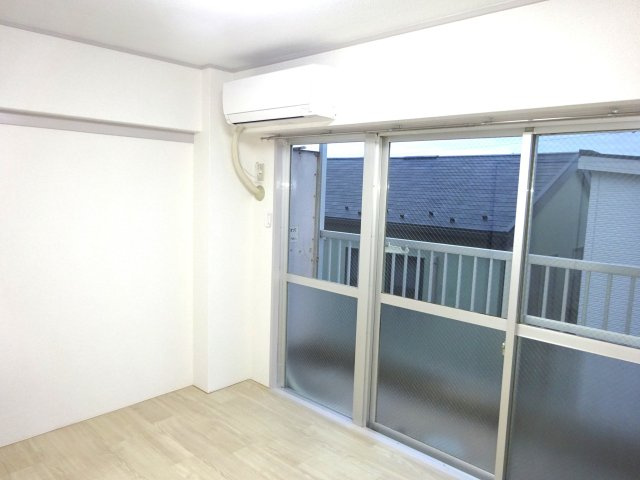 シャトール前川の居間・リビング