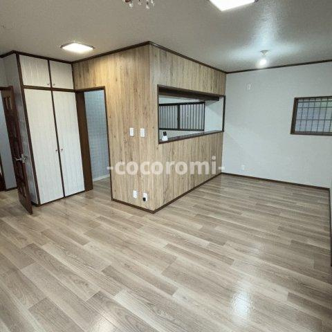 香里ヶ丘１１丁目戸建の居間・リビング