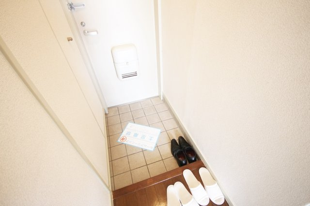 シャンテ中山の玄関