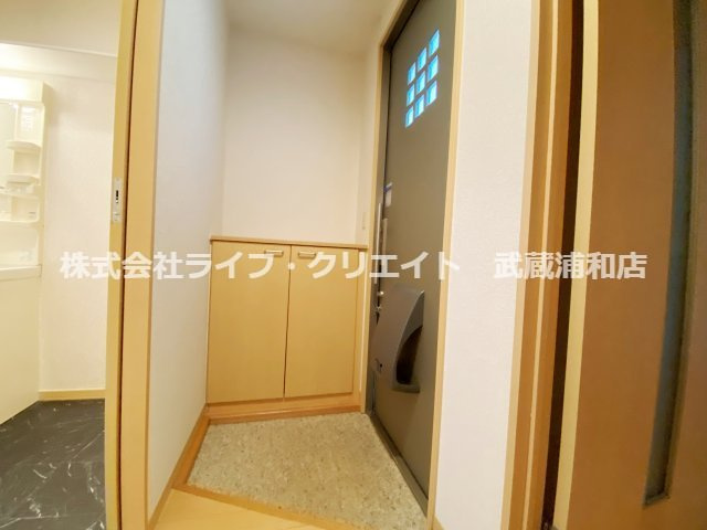 ウィン中浦和 2の玄関|別号室の参考写真です。