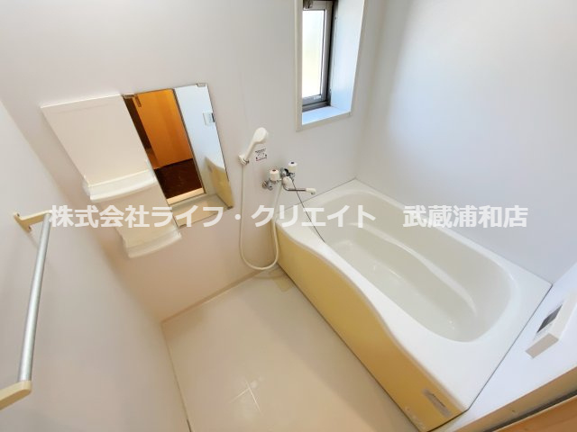 ウィン中浦和 2の浴室|別号室の参考写真です。