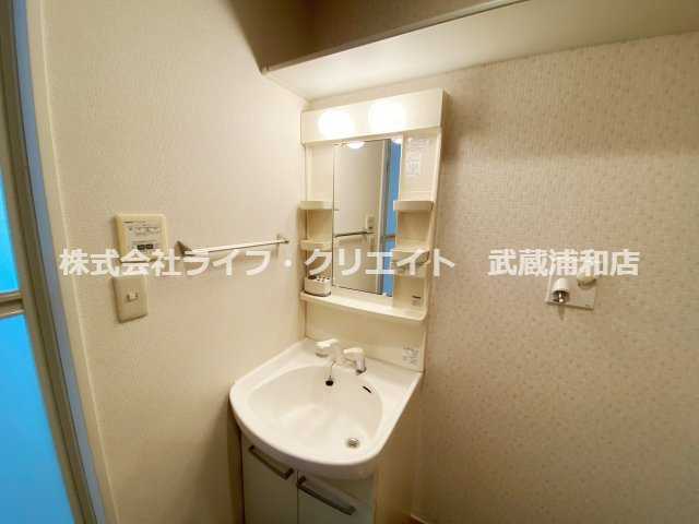 ウィン中浦和 2の洗面所|別号室の参考写真です。