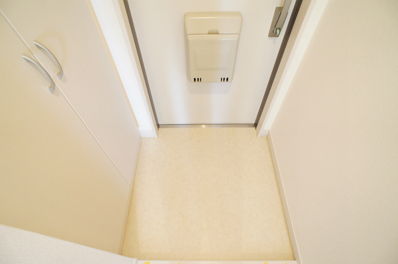 リブリ・腰越の玄関