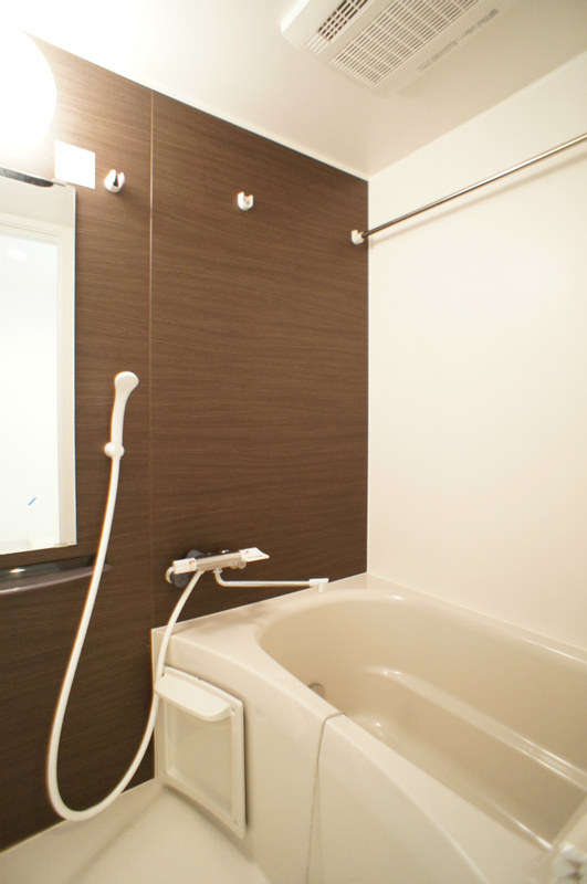 リブリ・腰越の浴室|清潔感のあるお風呂です♪